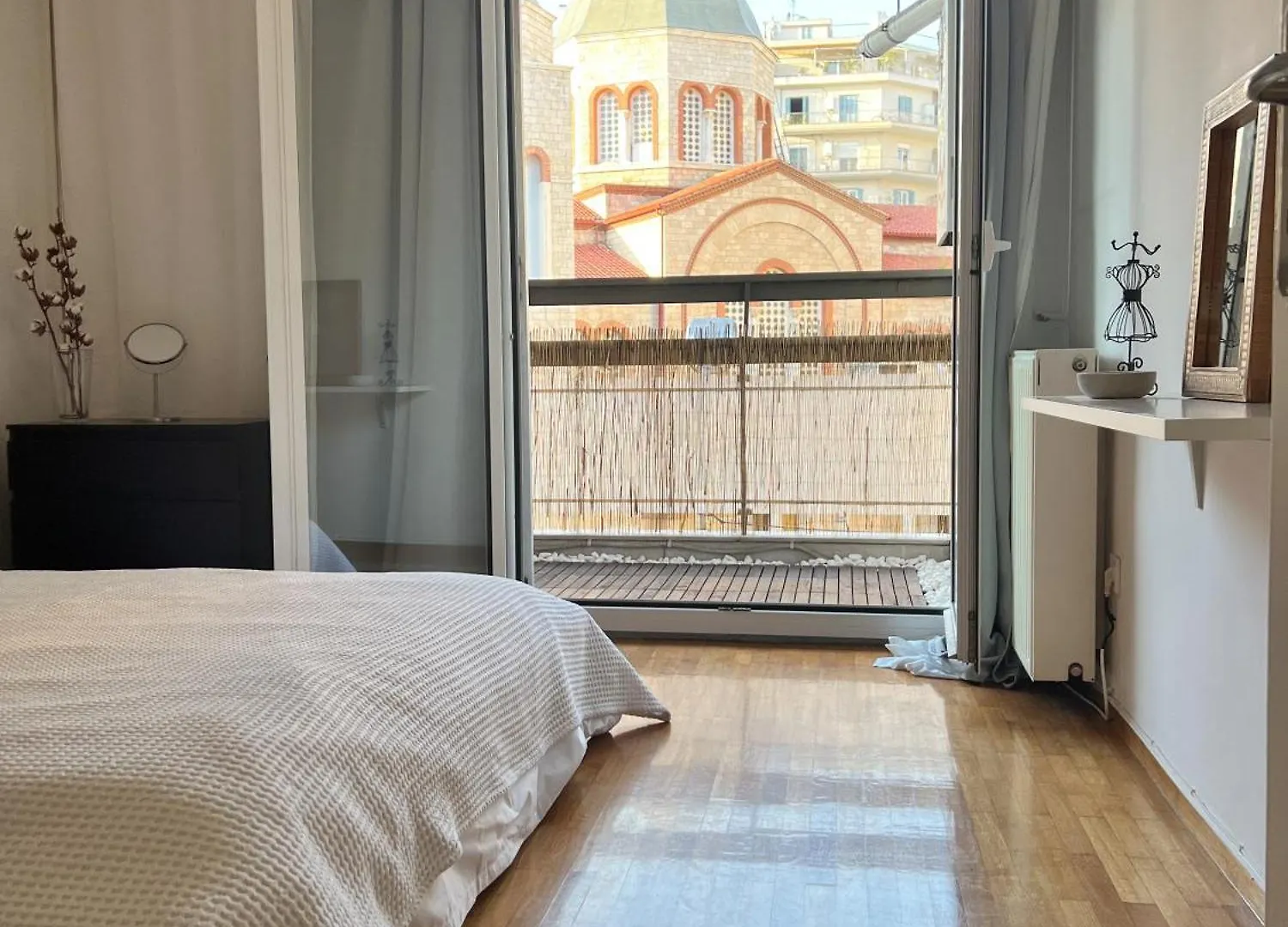 Homevision - Galerius Arch Condo - City Center Thessaloniki Apartment